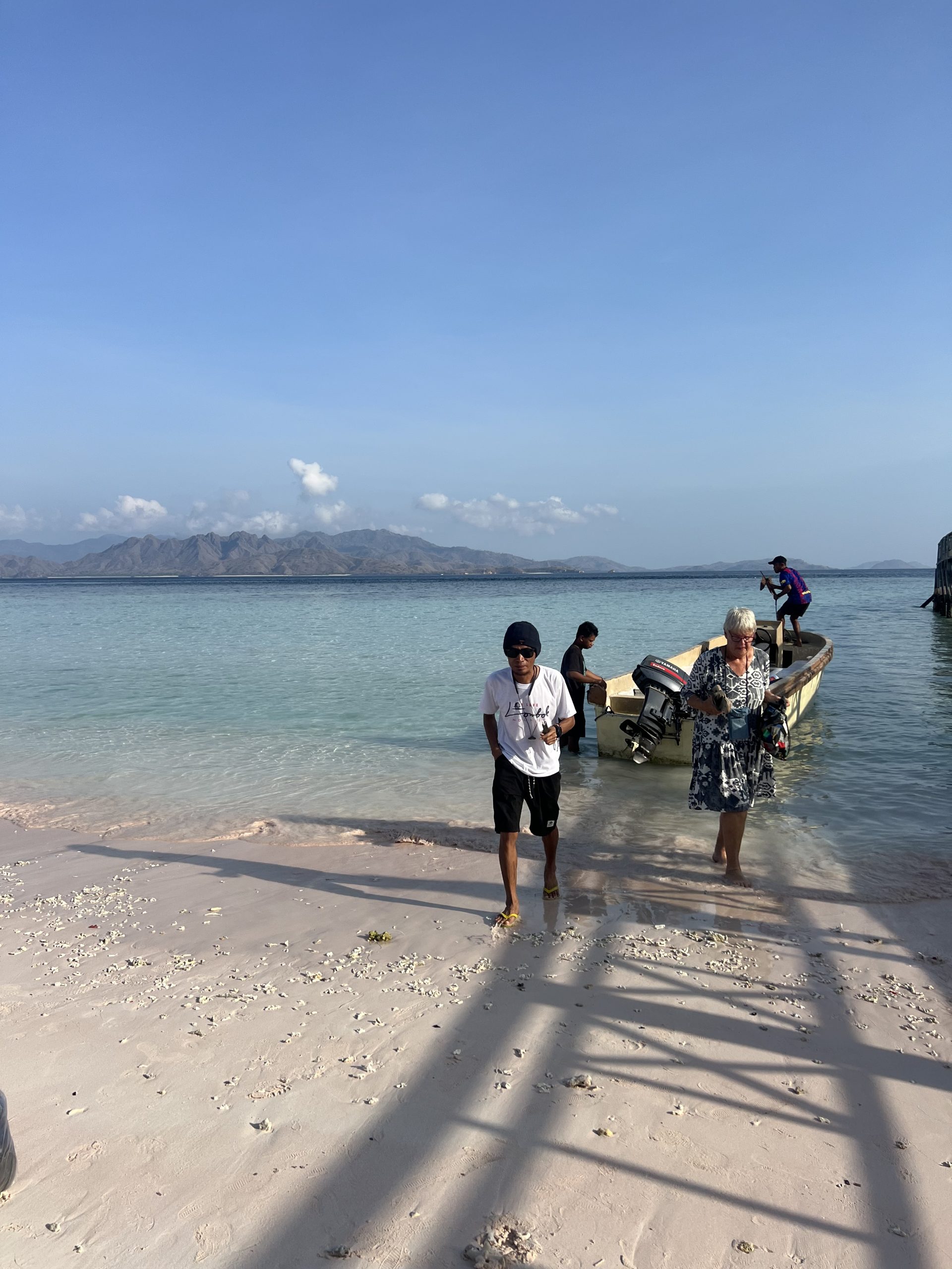 IMG_6862 aanmeren op Padar Island