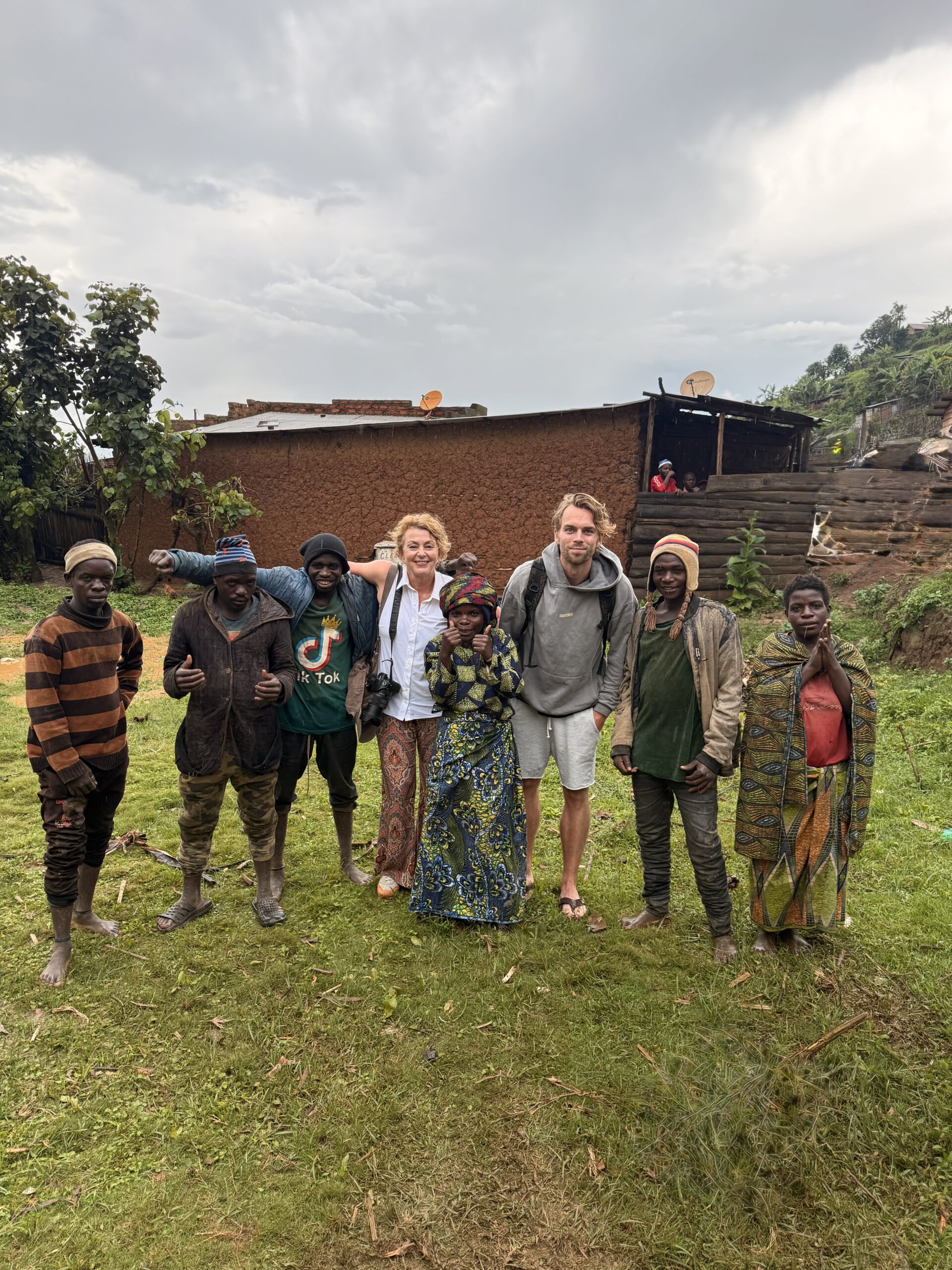 Bezoek aan de Batwa bij Lake Bunyonyi