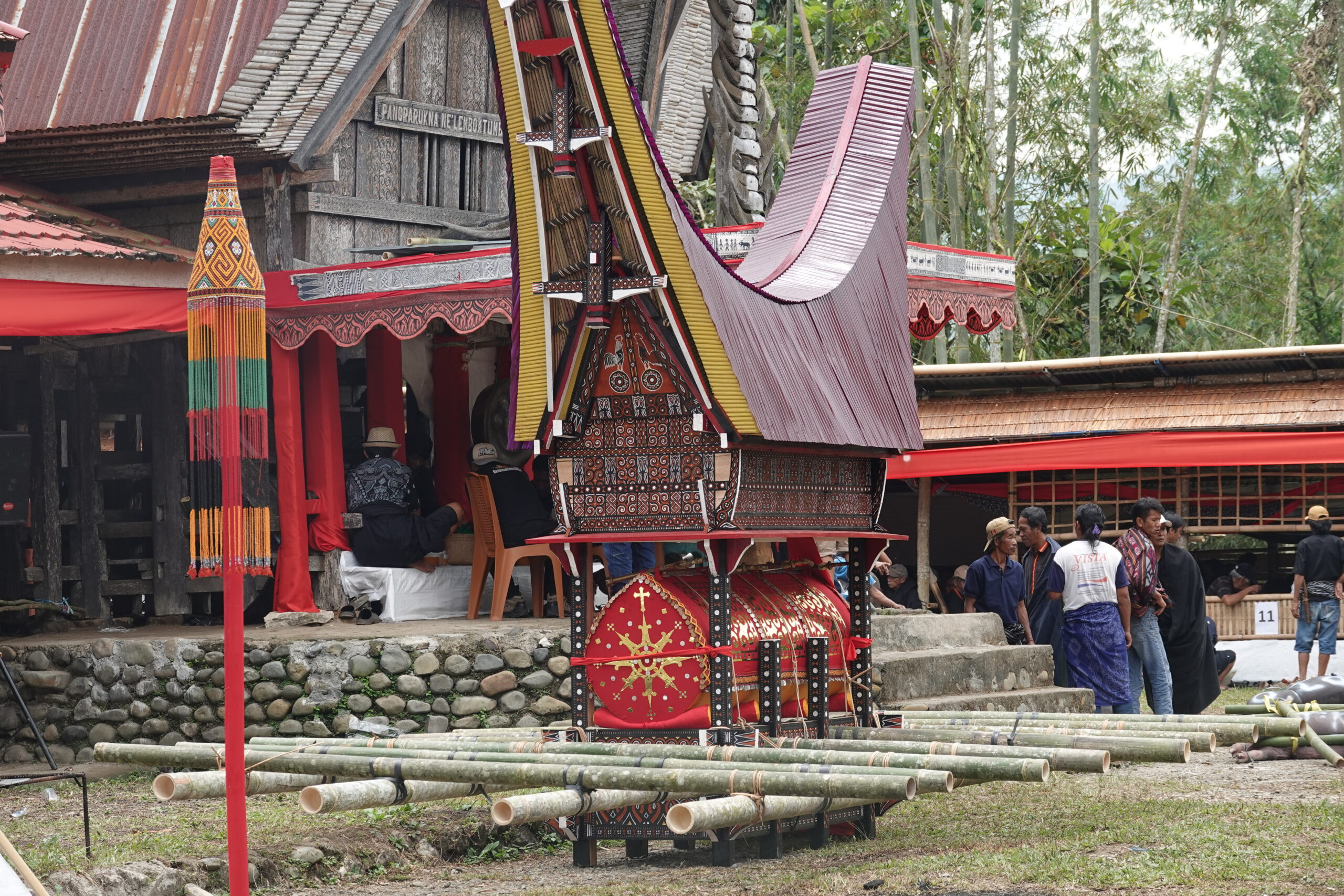 kist van de overledene Tana Toraja kist van de overledene Tana Toraja