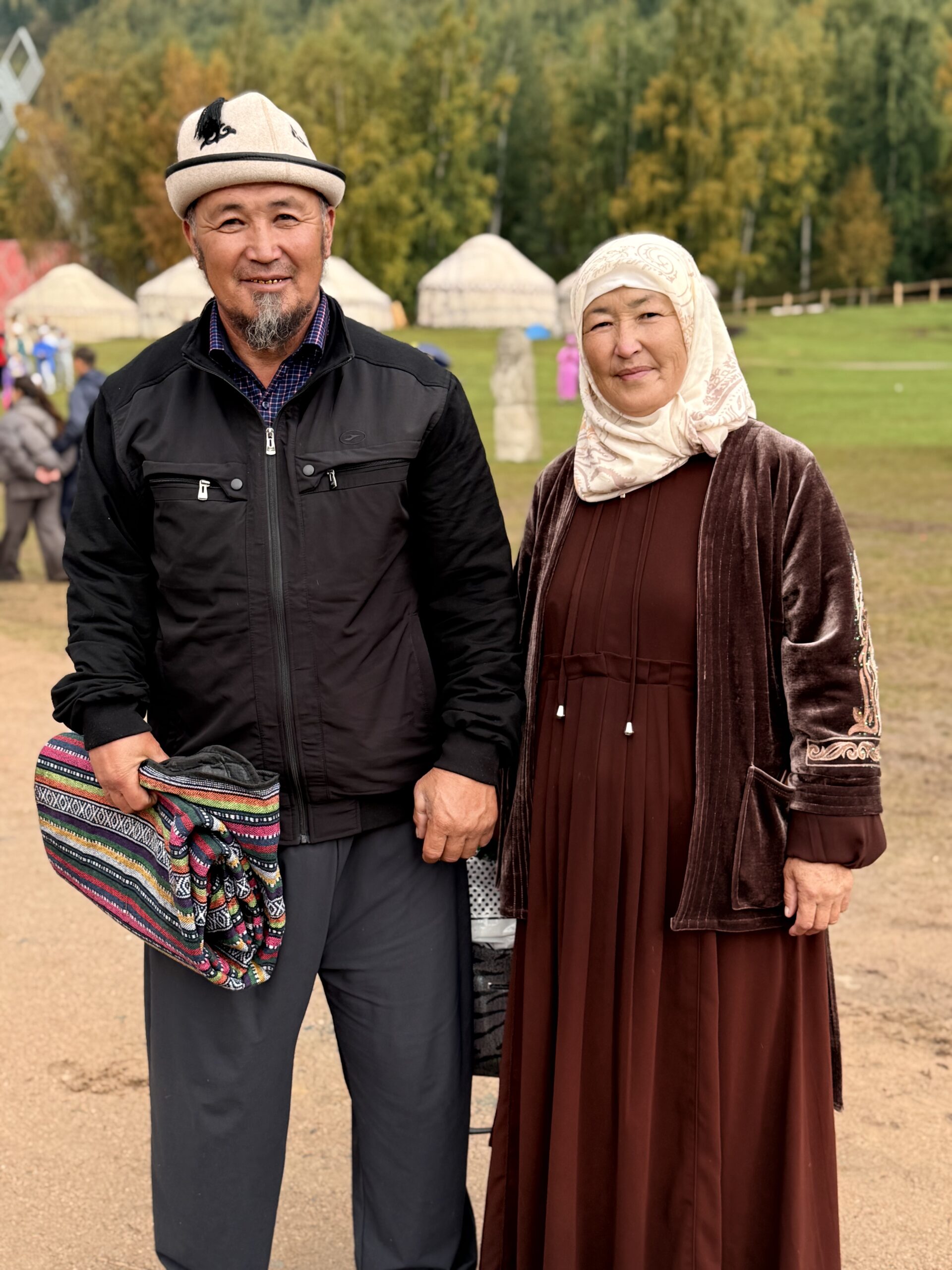 IMG_7853 man en vrouw bij de Nomad games Kirgizië